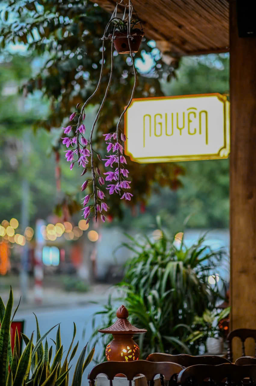 Không gian quán NGUYÊN Cafe